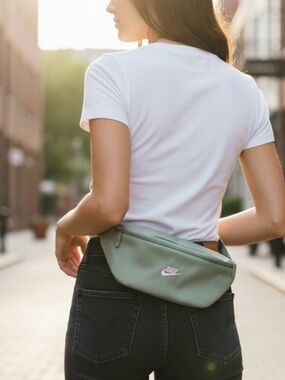 NWT Nike Heritage Waistpack Green